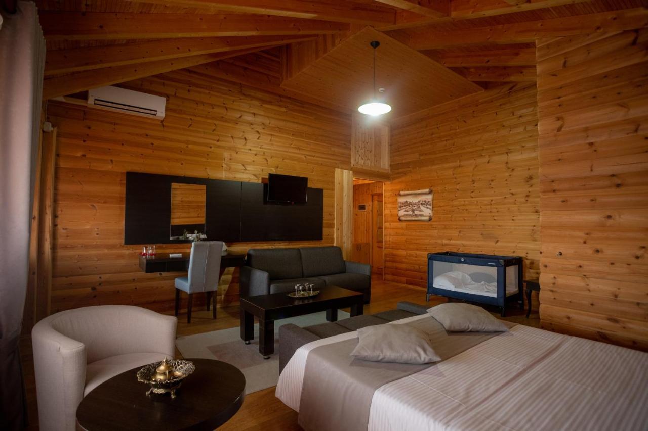 Hotel Shpija E Gjyshit Canaj Eksteriør billede