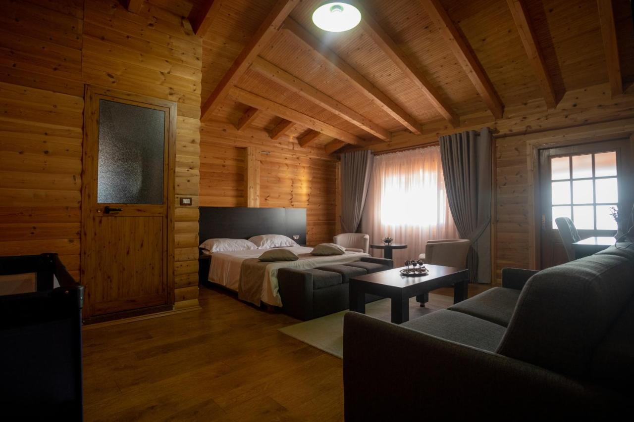 Hotel Shpija E Gjyshit Canaj Eksteriør billede