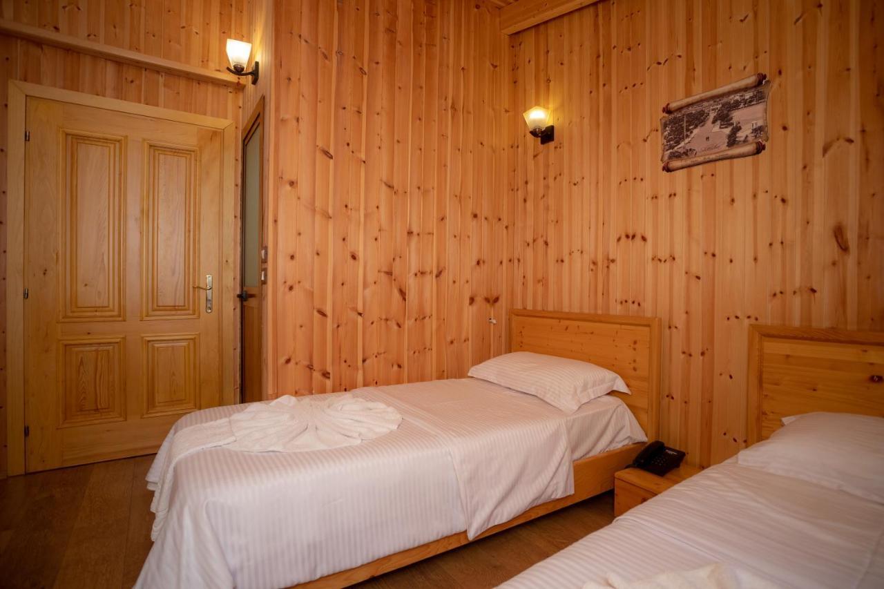 Hotel Shpija E Gjyshit Canaj Eksteriør billede
