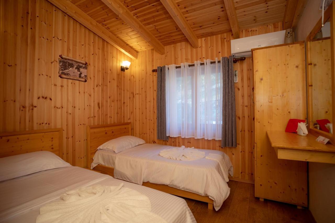 Hotel Shpija E Gjyshit Canaj Eksteriør billede