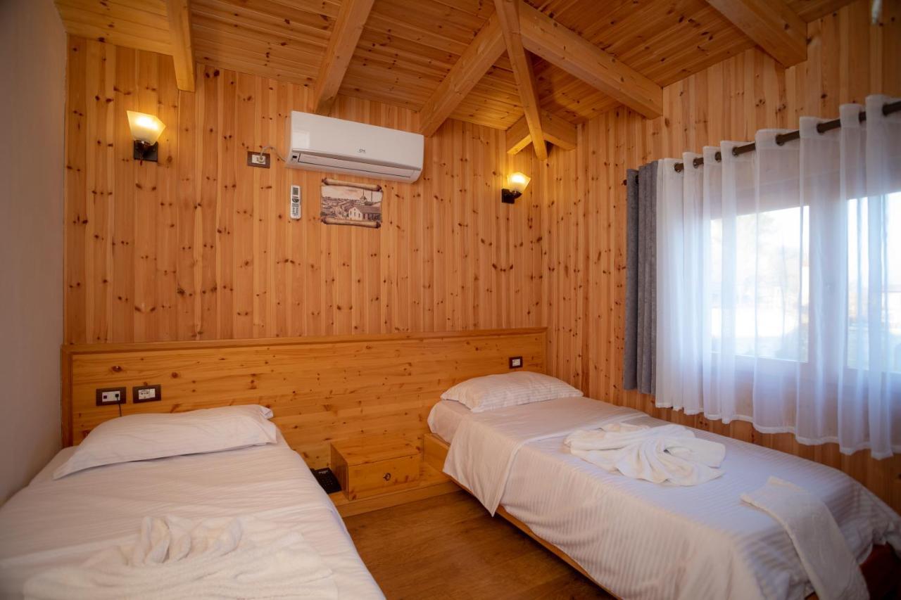 Hotel Shpija E Gjyshit Canaj Eksteriør billede