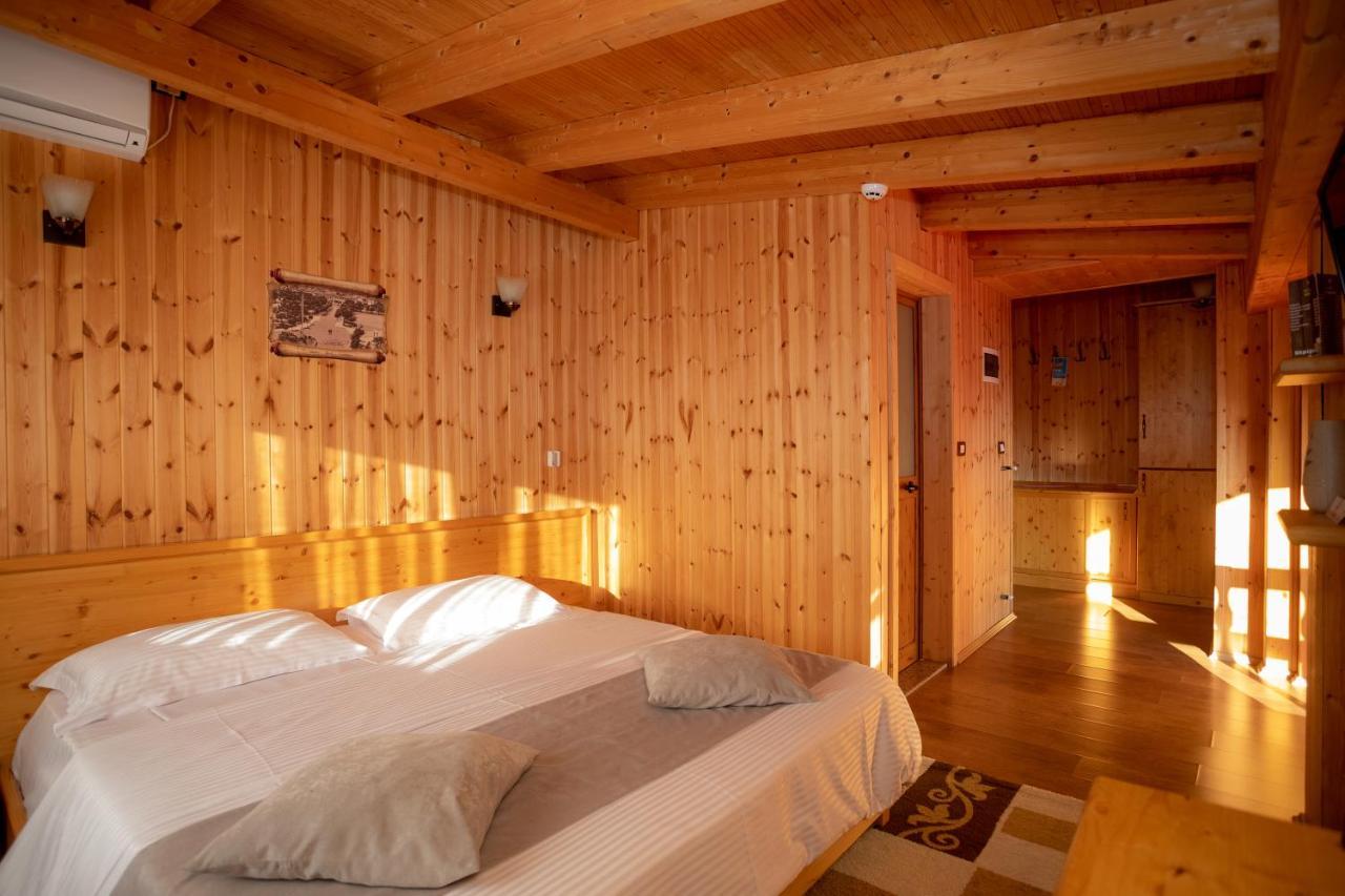 Hotel Shpija E Gjyshit Canaj Eksteriør billede