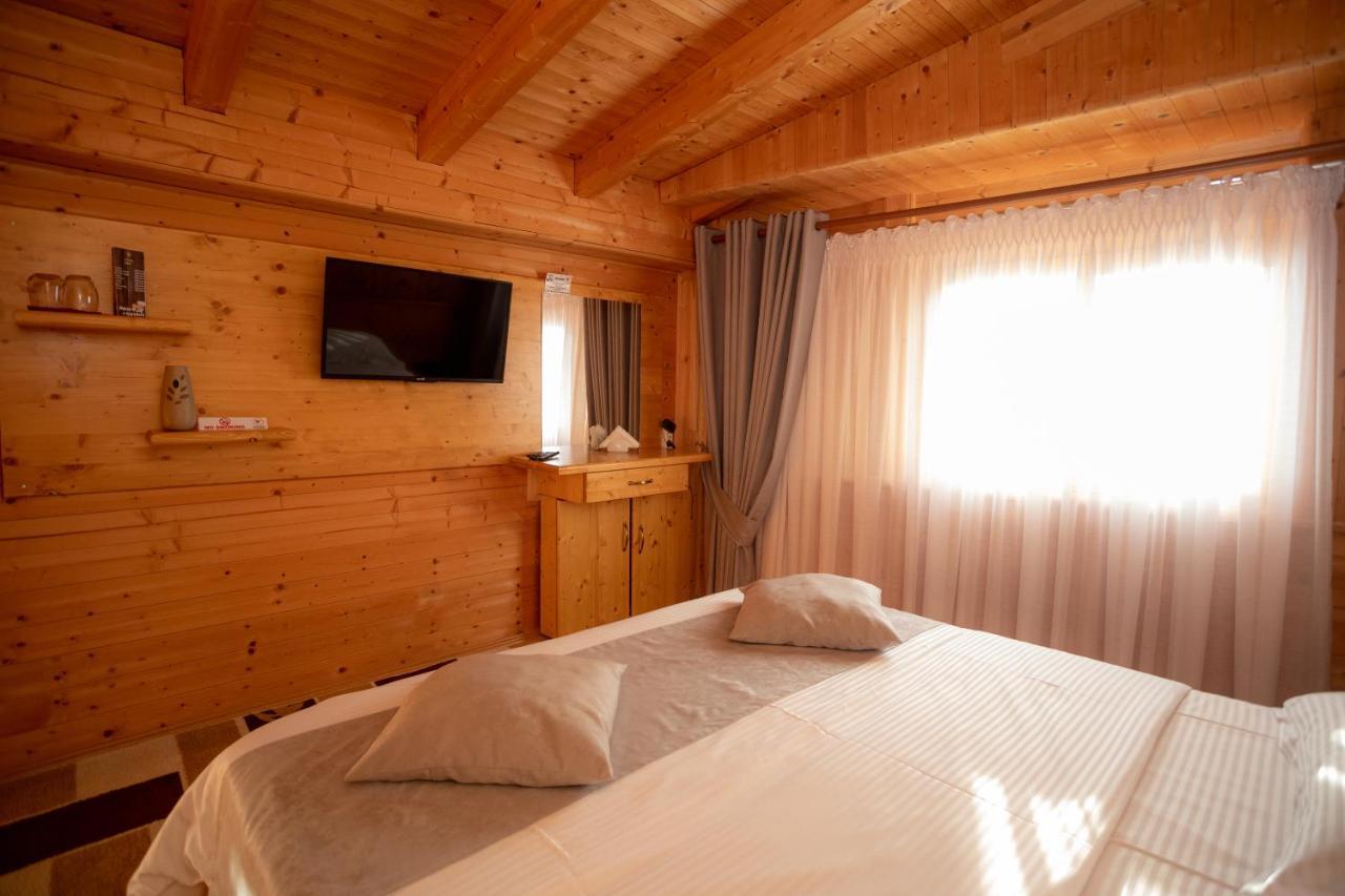 Hotel Shpija E Gjyshit Canaj Eksteriør billede