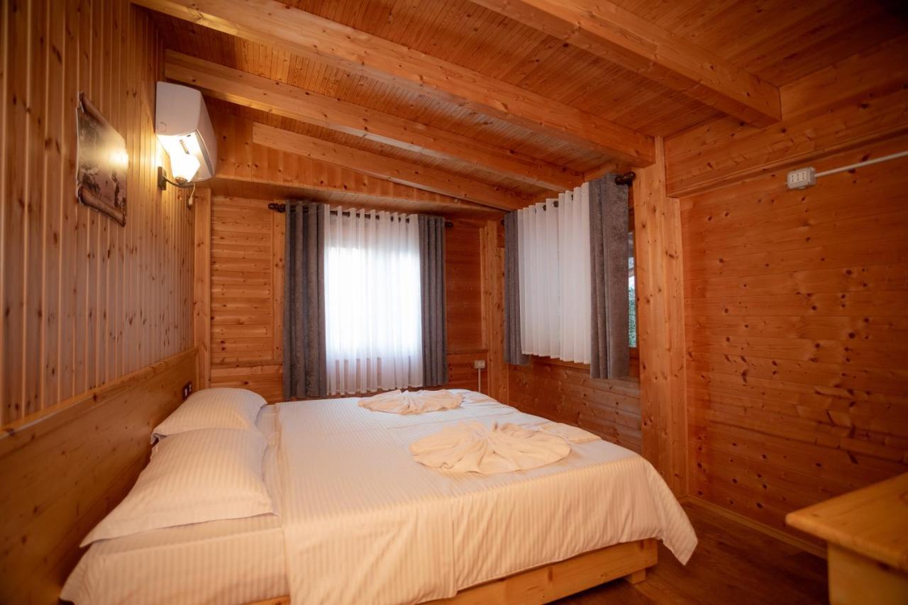 Hotel Shpija E Gjyshit Canaj Eksteriør billede
