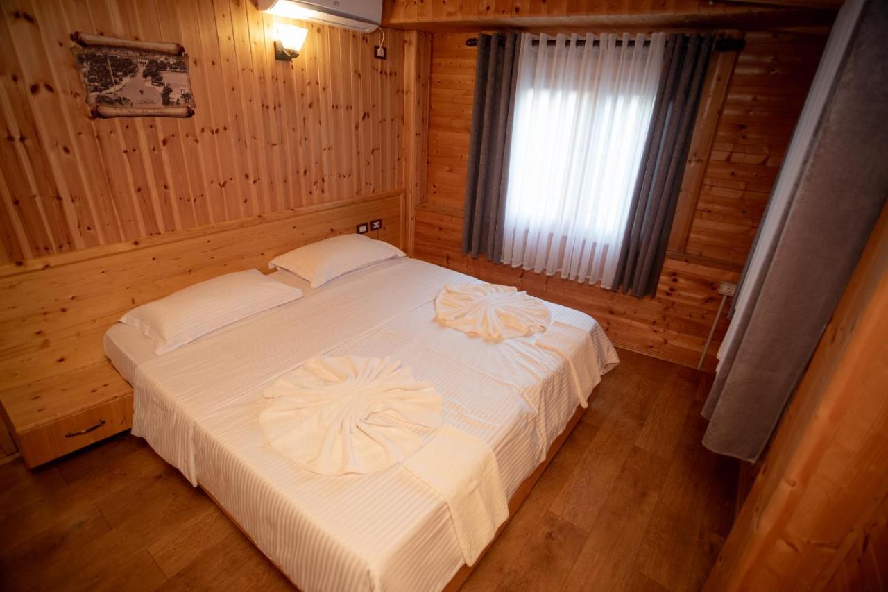 Hotel Shpija E Gjyshit Canaj Eksteriør billede