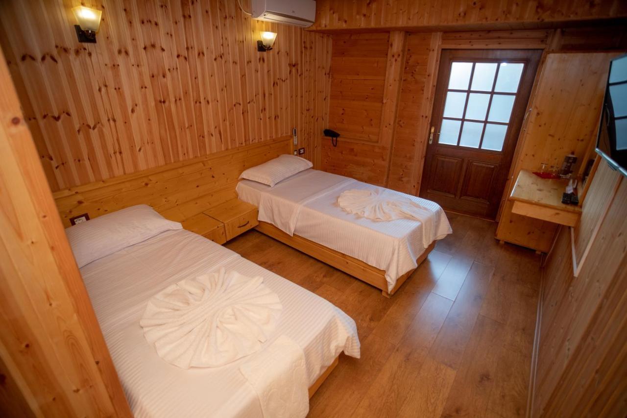 Hotel Shpija E Gjyshit Canaj Eksteriør billede