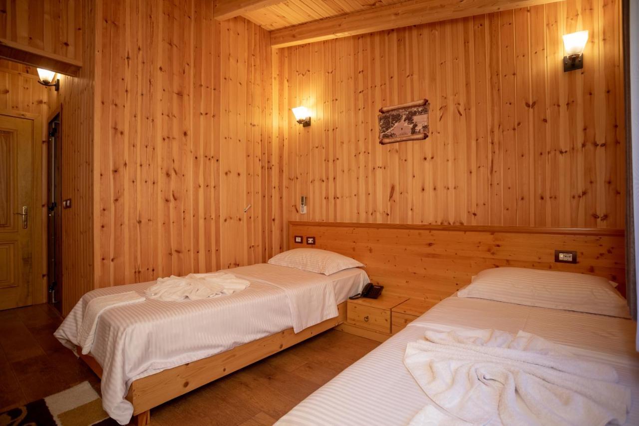 Hotel Shpija E Gjyshit Canaj Eksteriør billede